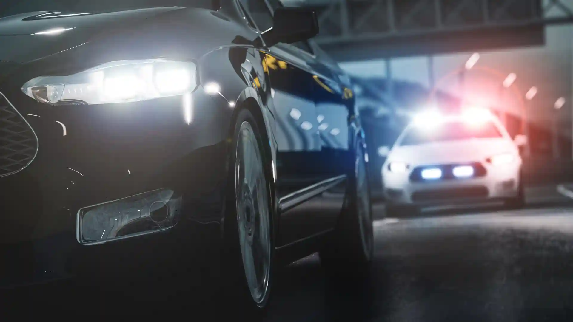 高速道路で黒い車と白い車がカーチェイスしている