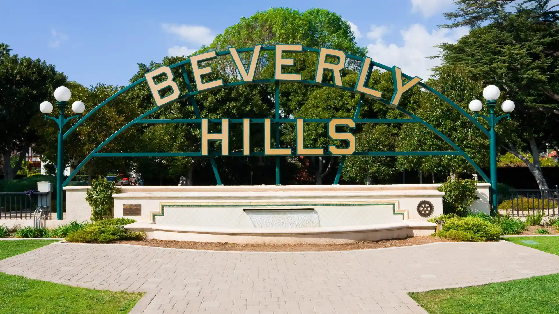 ビバリーヒルズの入り口のアーチ