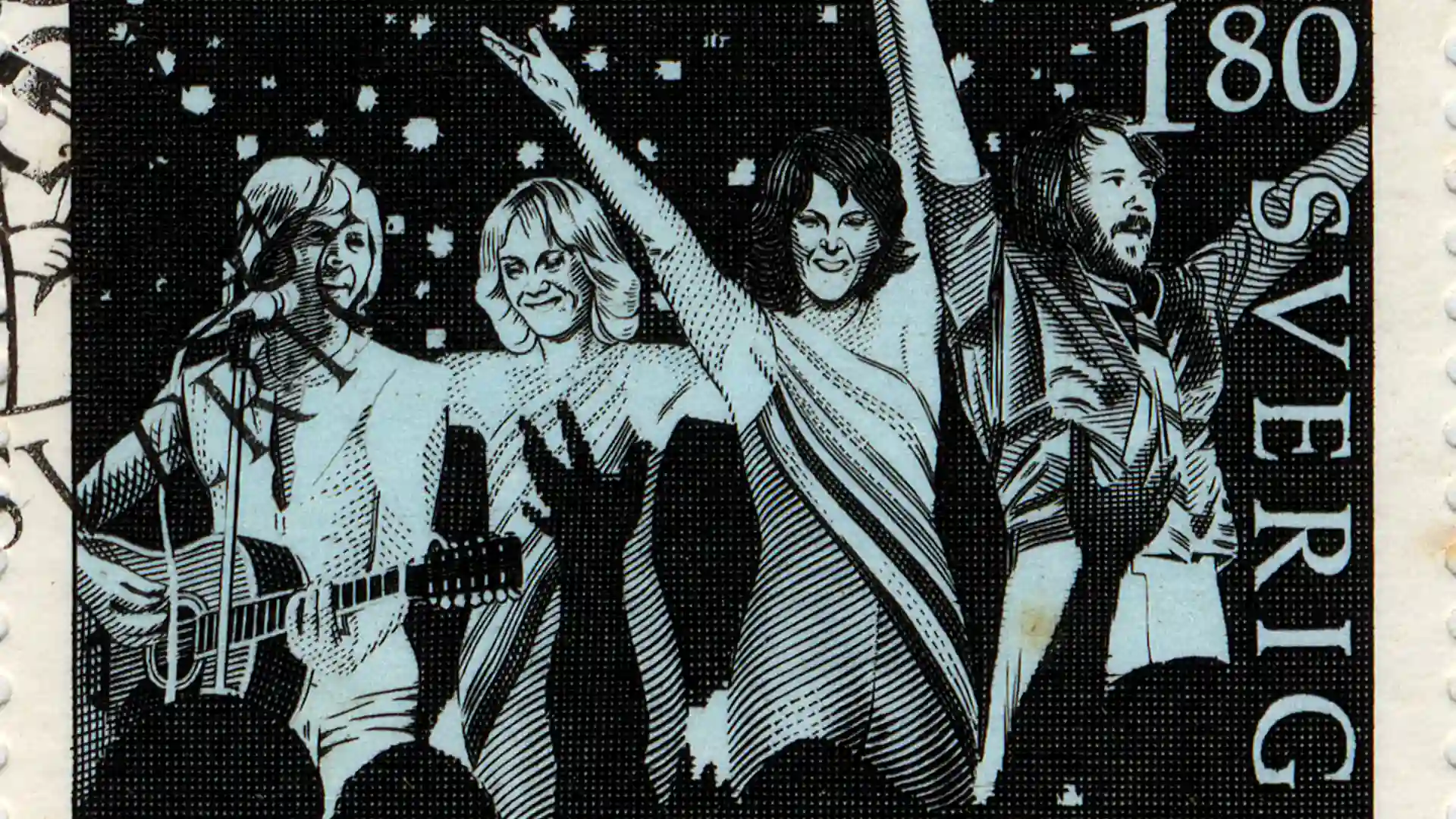 歌って踊る4人の男女